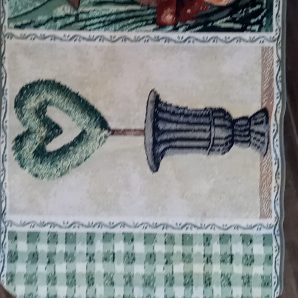 Spring/Easter Tapestry Table runner - Picture 3 of 10